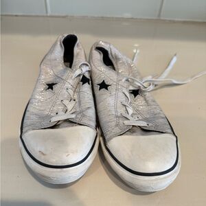 Kids size 4 converse all Star Sneakers in Silver , gray , white & Black preowned